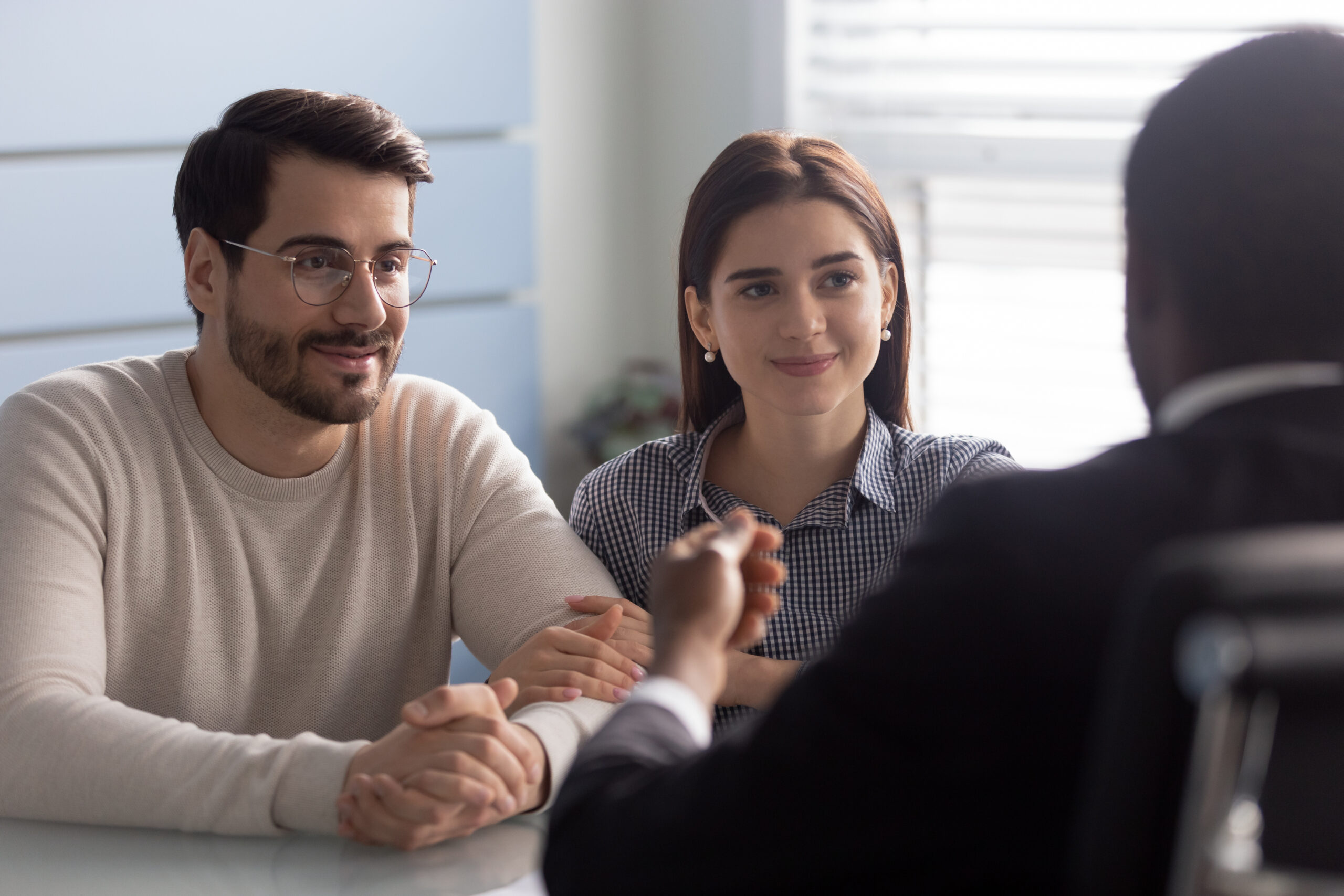 Meeting,Of,Insurance,Agent,And,Customers,In,Office,,Couple,Listen
